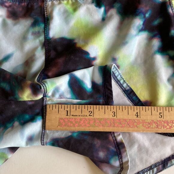 Athleta Girl Record Breaker 3”Short Medim - Picture 7 of 9